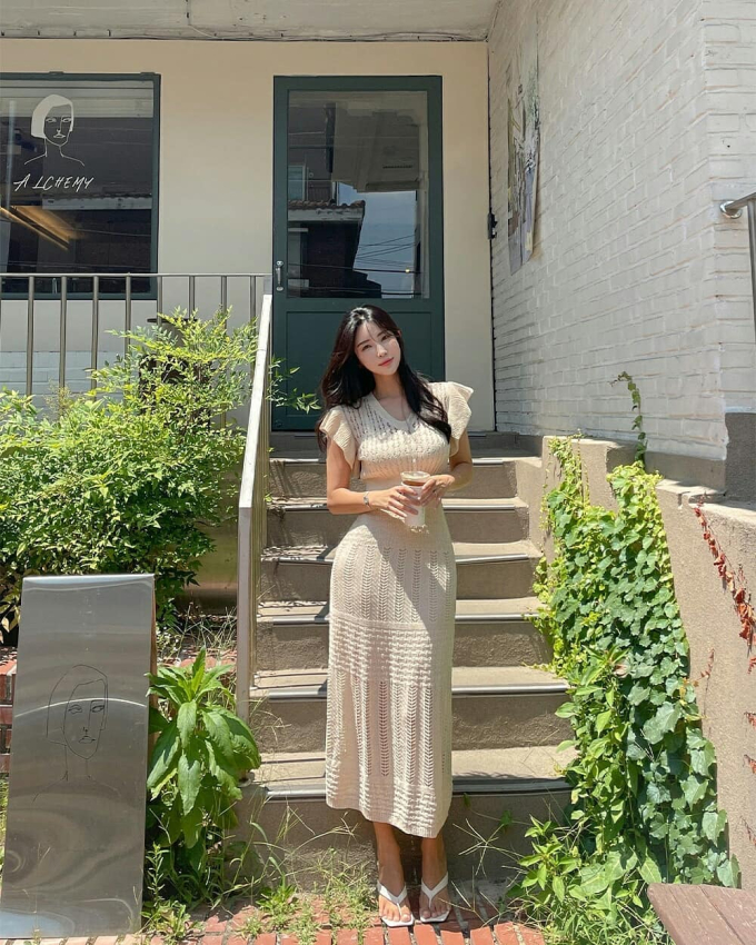 5 món thời trang phụ nữ trên 40 tuổi nên mặc đi du lịch để chụp hình "sống ảo" đẹp mãn nhãn - Ảnh 4. 5 món thời trang phụ nữ trên 40 tuổi nên mặc đi du lịch để chụp hình "sống ảo" đẹp mãn nhãn - Ảnh 4.