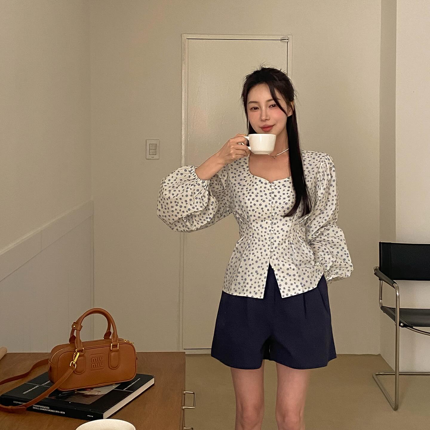 Gợi ý 10 set đồ gọn gàng để chị em mặc đi làm trong ngày mưa gió- Ảnh 6. Gợi ý 10 set đồ gọn gàng để chị em mặc đi làm trong ngày mưa gió- Ảnh 6.