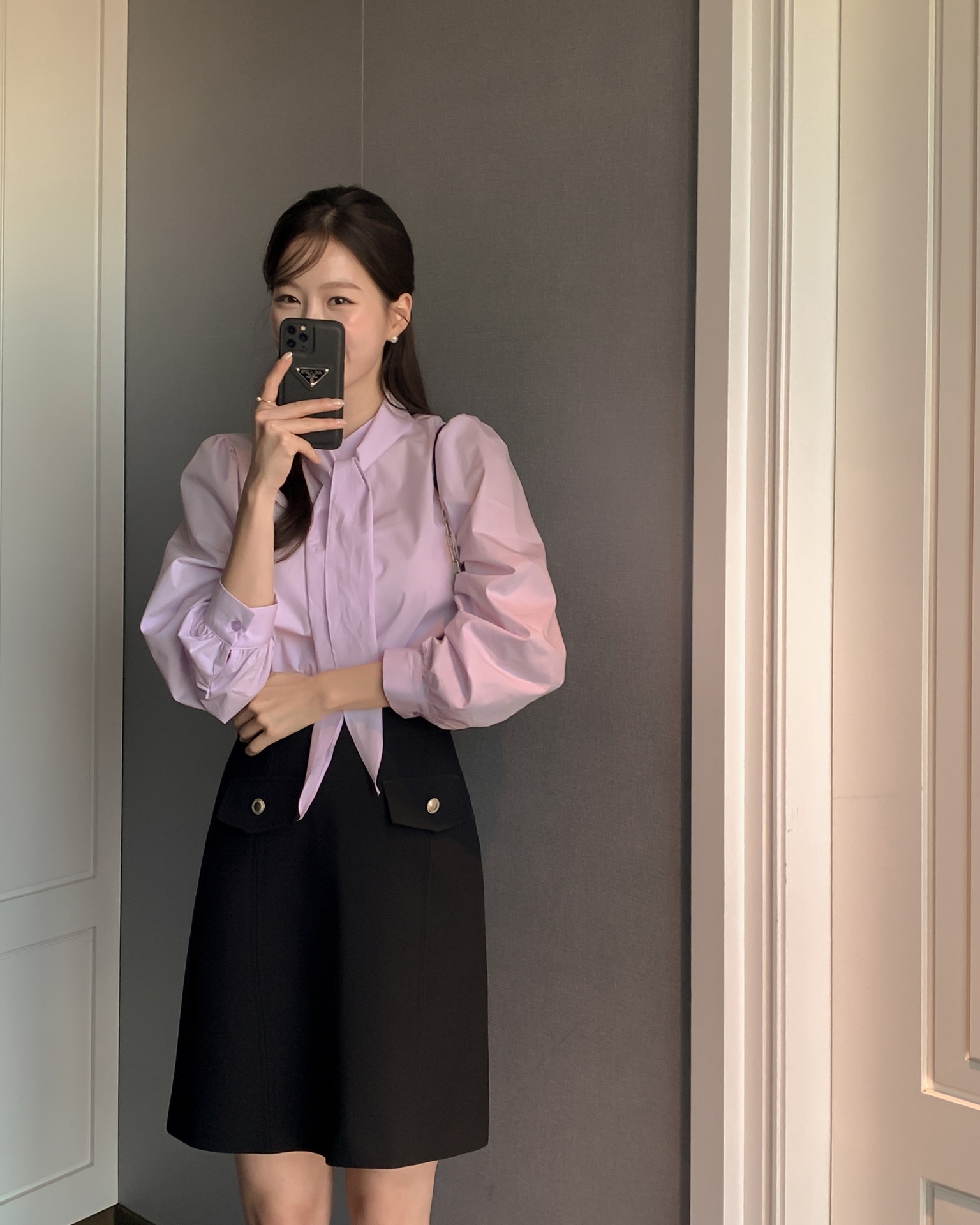 Gợi ý 10 set đồ gọn gàng để chị em mặc đi làm trong ngày mưa gió- Ảnh 5. Gợi ý 10 set đồ gọn gàng để chị em mặc đi làm trong ngày mưa gió- Ảnh 5.
