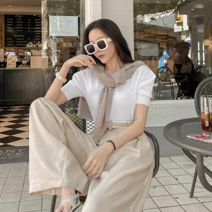 5 món thời trang phụ nữ trên 40 tuổi nên mặc đi du lịch để chụp hình "sống ảo" đẹp mãn nhãn - Ảnh 9. 5 món thời trang phụ nữ trên 40 tuổi nên mặc đi du lịch để chụp hình "sống ảo" đẹp mãn nhãn - Ảnh 9.