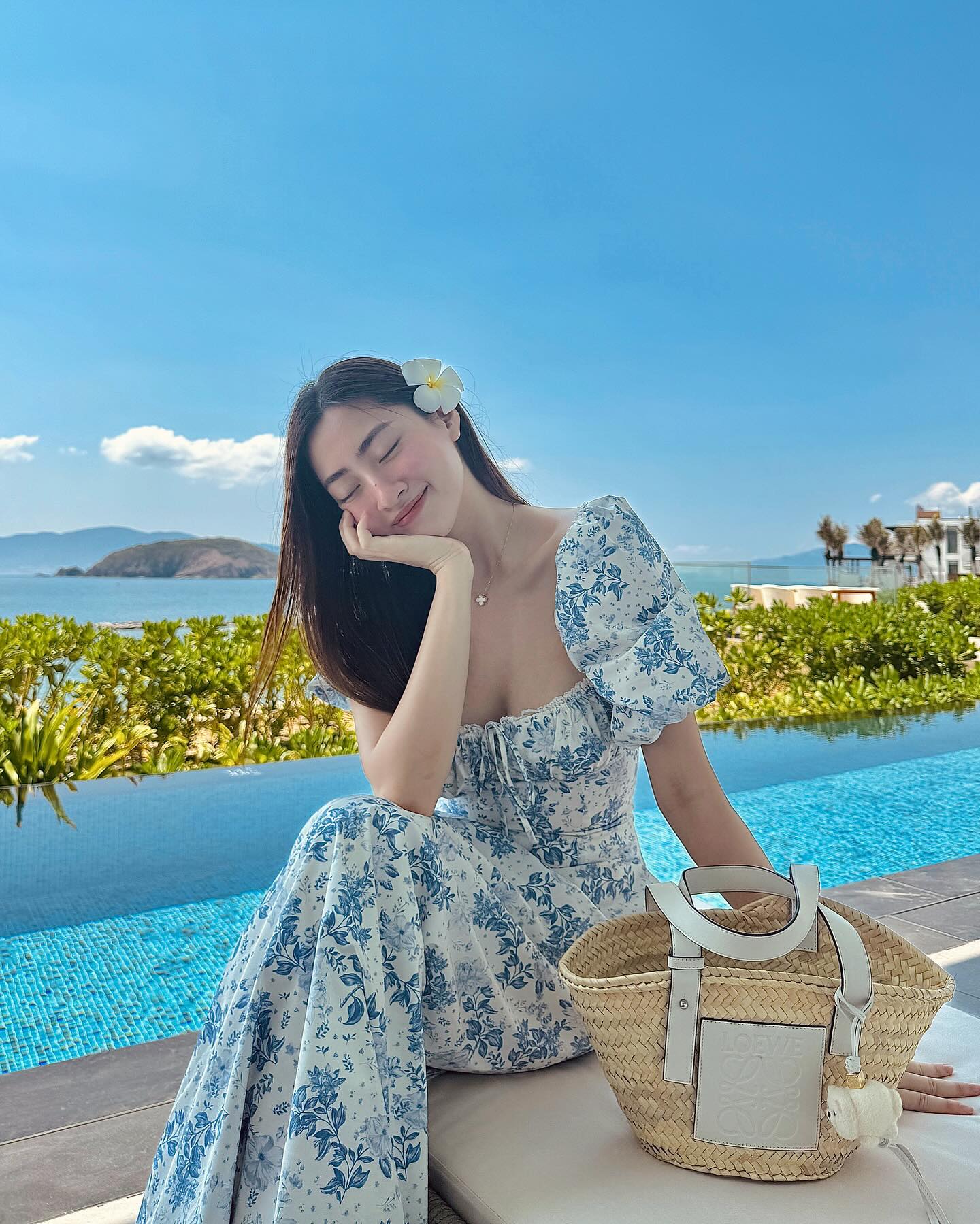 Tham khảo 10 set đồ đi du lịch trẻ trung, nổi bật của mỹ nhân Việt- Ảnh 3. Tham khảo 10 set đồ đi du lịch trẻ trung, nổi bật của mỹ nhân Việt- Ảnh 3.
