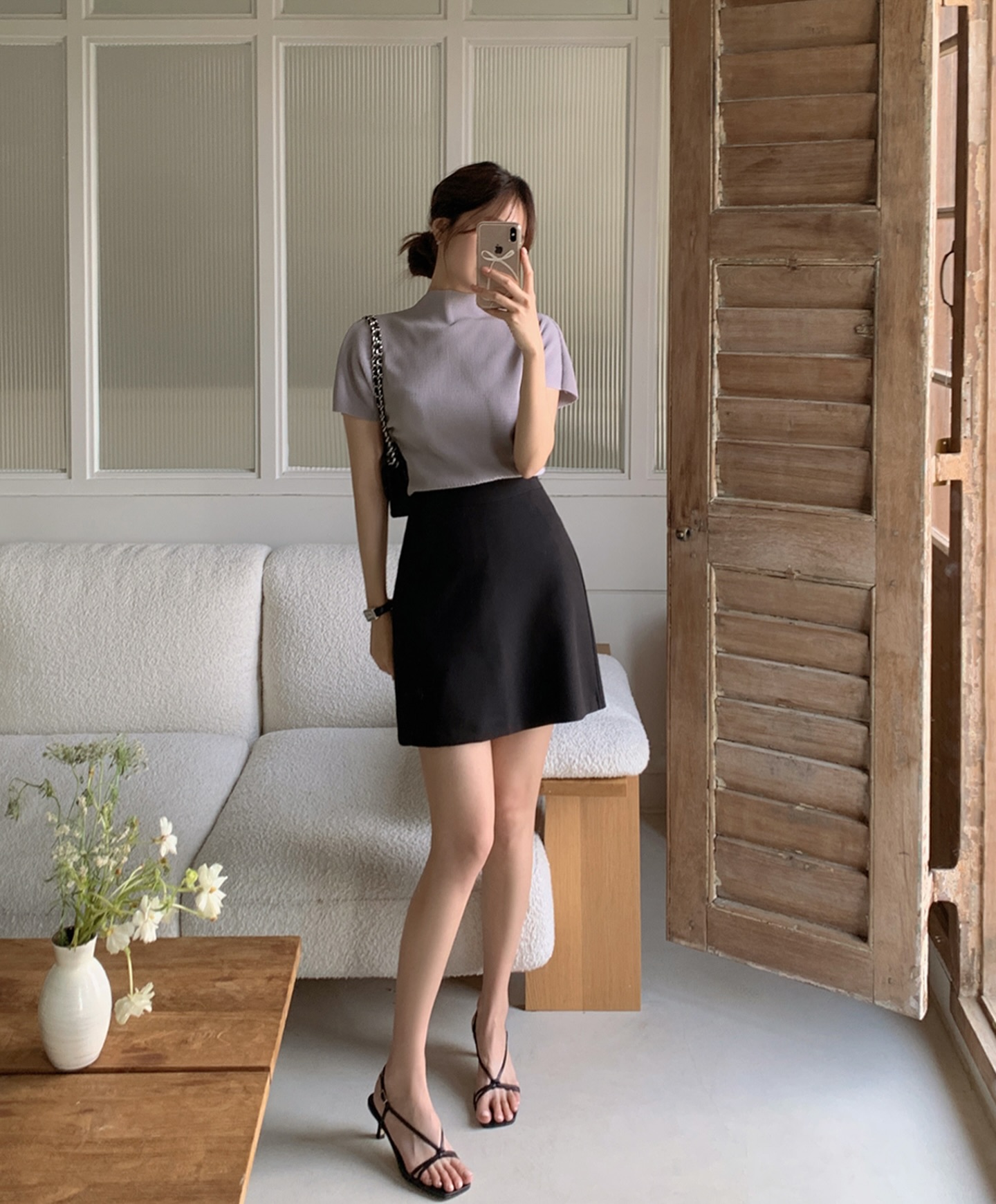 10 cách mặc chân váy đen dành cho người thích phong cách tối giản- Ảnh 10. 10 cách mặc chân váy đen dành cho người thích phong cách tối giản- Ảnh 10.