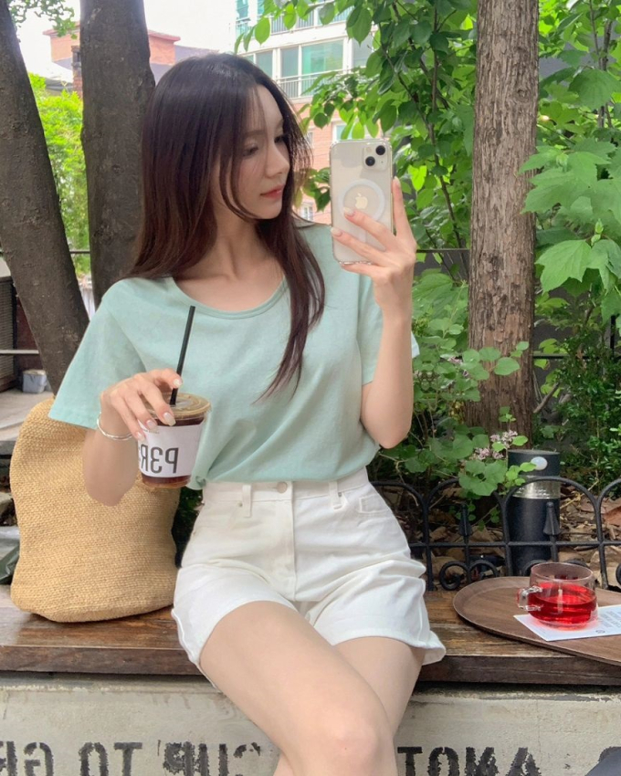 5 món thời trang phụ nữ trên 40 tuổi nên mặc đi du lịch để chụp hình "sống ảo" đẹp mãn nhãn - Ảnh 10. 5 món thời trang phụ nữ trên 40 tuổi nên mặc đi du lịch để chụp hình "sống ảo" đẹp mãn nhãn - Ảnh 10.