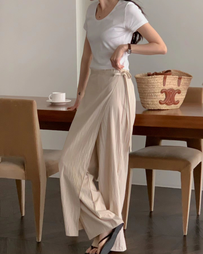 5 món thời trang phụ nữ trên 40 tuổi nên mặc đi du lịch để chụp hình "sống ảo" đẹp mãn nhãn - Ảnh 11. 5 món thời trang phụ nữ trên 40 tuổi nên mặc đi du lịch để chụp hình "sống ảo" đẹp mãn nhãn - Ảnh 11.