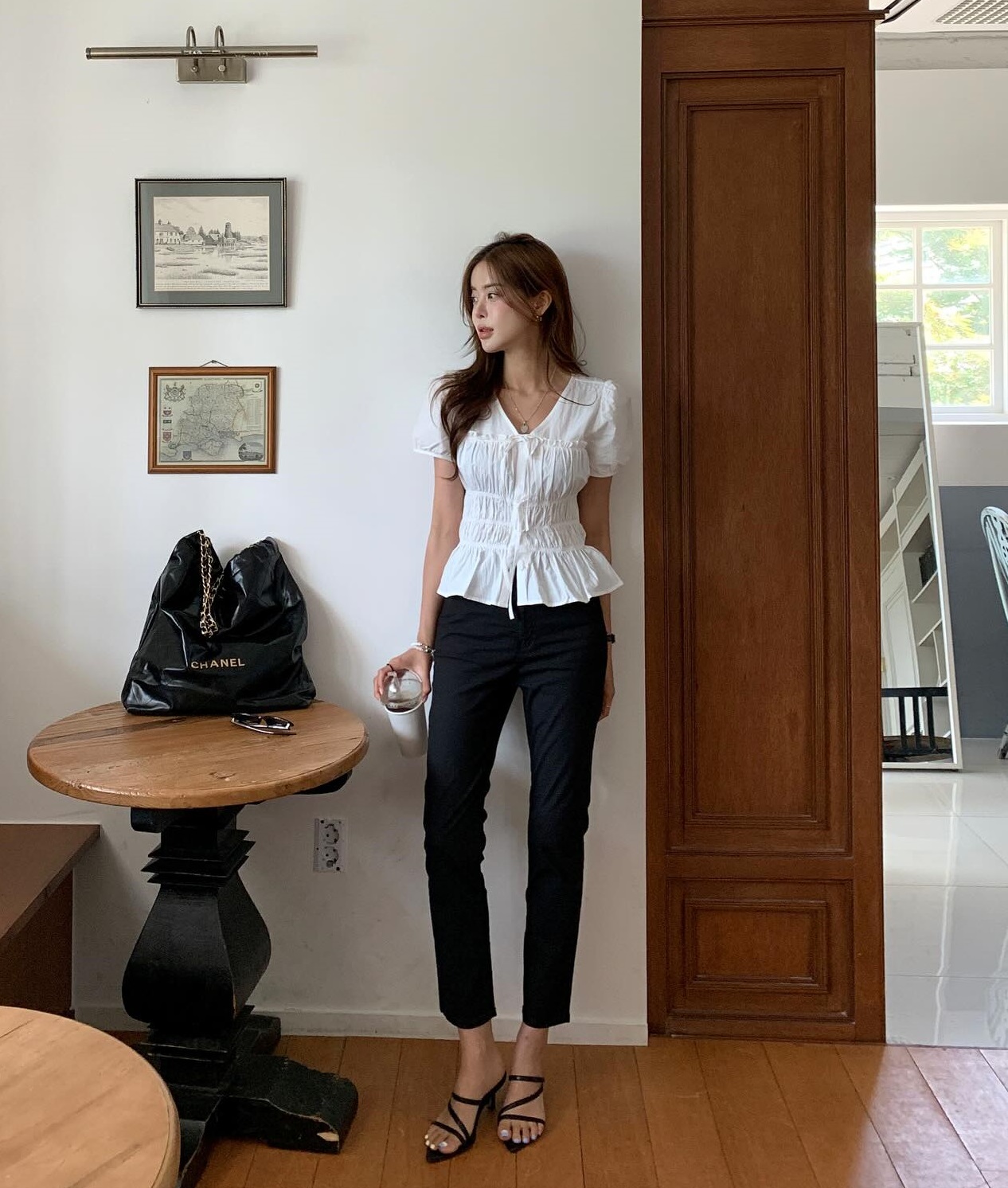 Gợi ý 10 set đồ gọn gàng để chị em mặc đi làm trong ngày mưa gió- Ảnh 2. Gợi ý 10 set đồ gọn gàng để chị em mặc đi làm trong ngày mưa gió- Ảnh 2.
