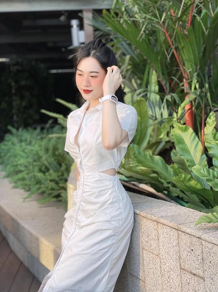 Mẫu váy sơ mi kém sang cần tránh diện đi làm - Ảnh 4. Mẫu váy sơ mi kém sang cần tránh diện đi làm - Ảnh 4.