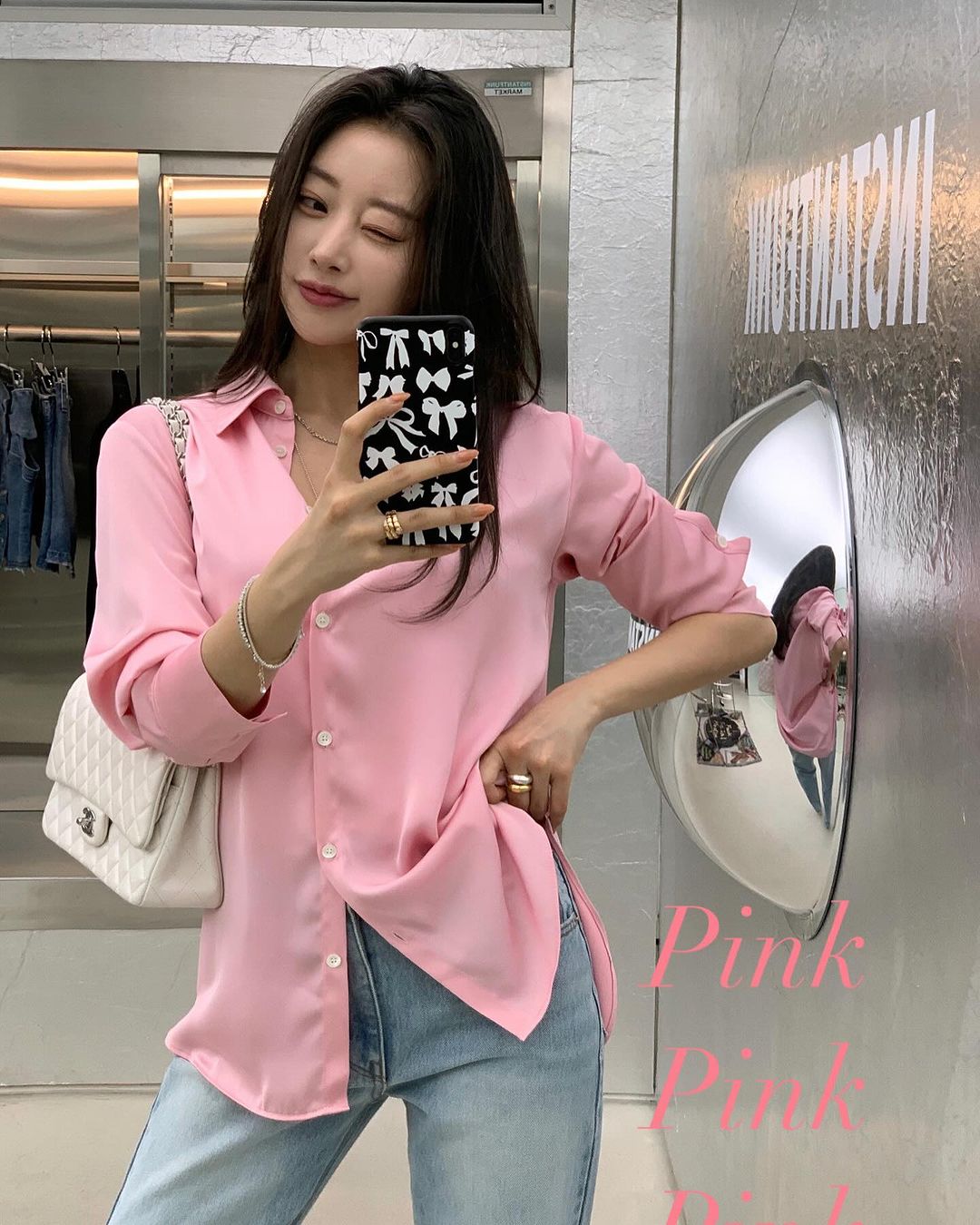 5 mẫu sơ mi cơ bản cần có trong tủ đồ của nàng công sở sành điệu- Ảnh 6. 5 mẫu sơ mi cơ bản cần có trong tủ đồ của nàng công sở sành điệu- Ảnh 6.